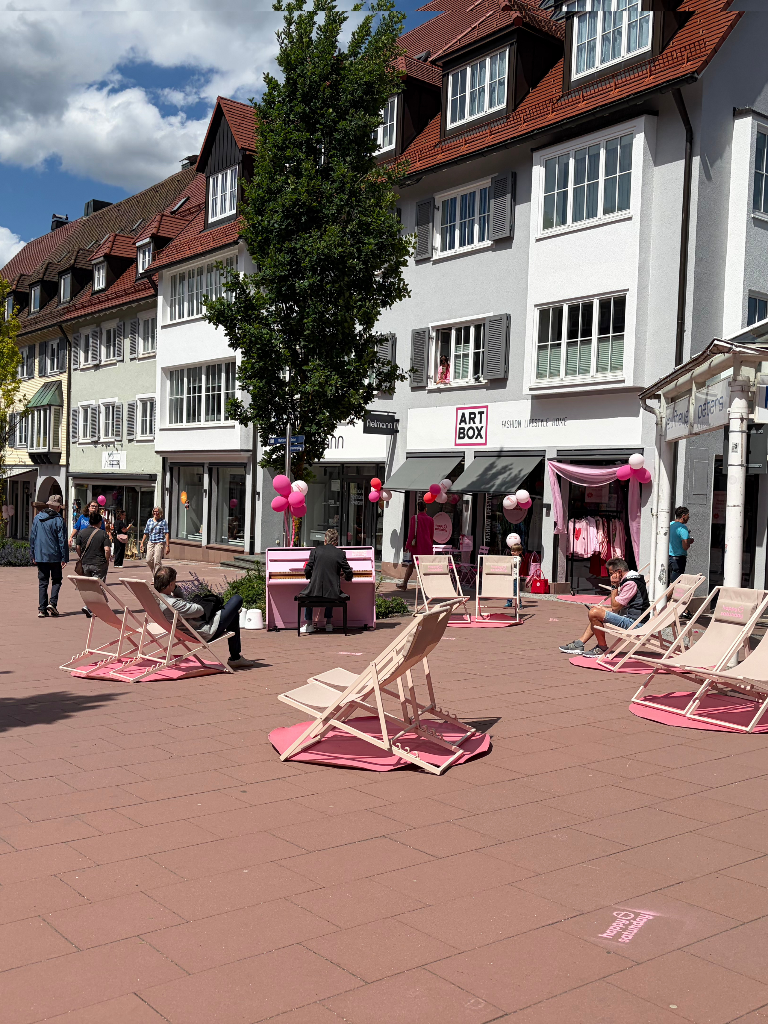 happy saturday Aktion vor ARTBOX und Kaufhaus Peters in Freudenstadt